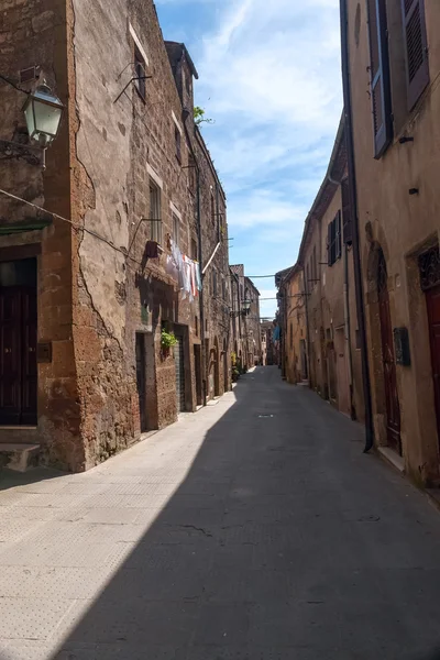 イタリアの古い都市の狭い通り — ストック写真