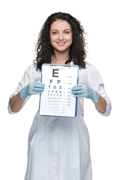 Oftalmologista masculino com gráfico ocular — Fotografia de Stock