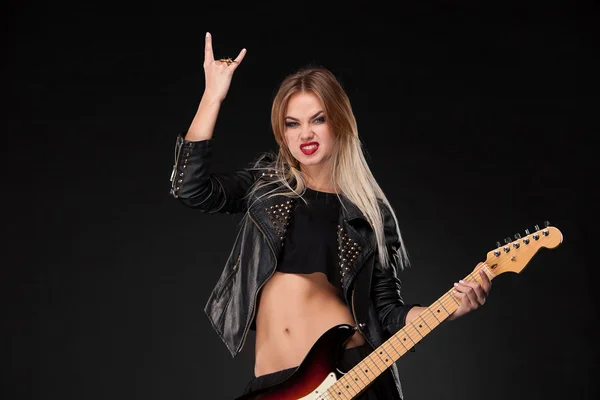 아름 다운 소녀 연주 기타 — 스톡 사진