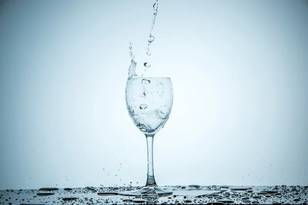 Vidrio lleno de agua — Foto de Stock