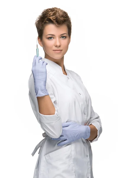 Portret van lady chirurg weergegeven: spuit — Stockfoto