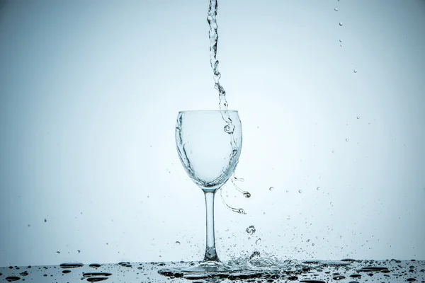 Vidrio lleno de agua —  Fotos de Stock