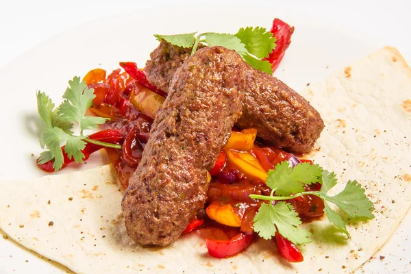 Kebab y verduras en salsa — Foto de Stock