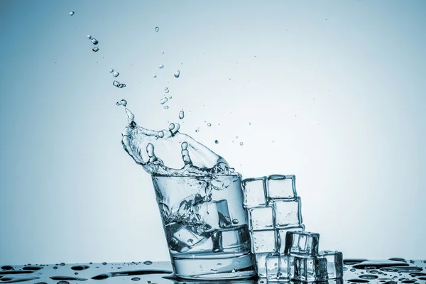 Water in glass with water splash — Stock Photo, Image