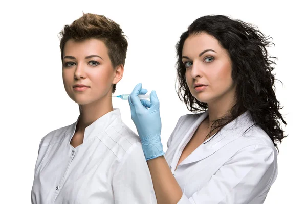 Doctor giving an injection to female patient — Stock Photo, Image