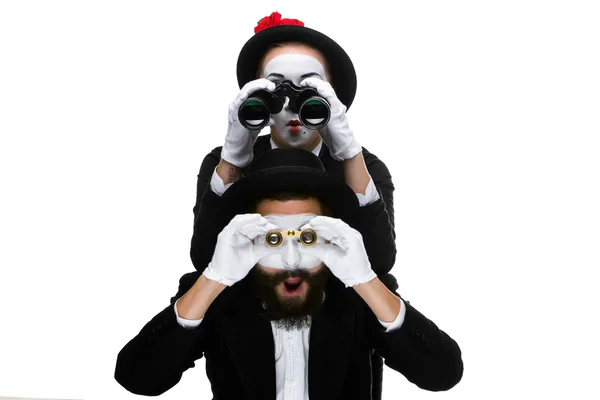 Dos memes como gente de negocios mirando a través de prismáticos —  Fotos de Stock