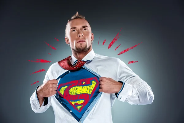 Işadamı Gibi Bir Süper Kahraman Gibi Davranıp Onun Gömlek Gri — Stok fotoğraf