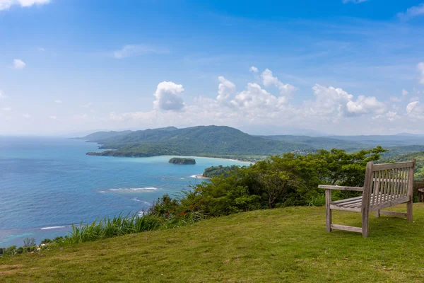 Caribbean beach on the northern coast of Jamaica, near Dunns River Falls and town Ocho Rios. — Stock Photo, Image