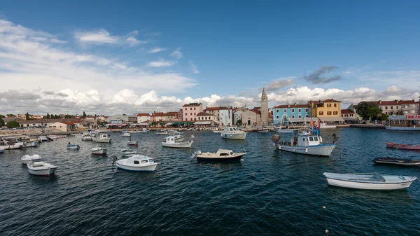 Istria, Croacia. Hermoso pequeño puerto — Foto de Stock