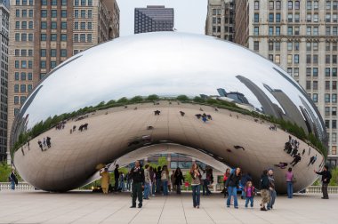 Bulut kapısı ve Chicago manzarası. Kasım 5, 2008 Illinois.