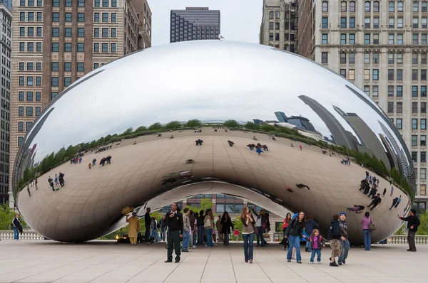 Bulut kapısı ve Chicago manzarası. Kasım 5, 2008 Illinois. — Stok fotoğraf