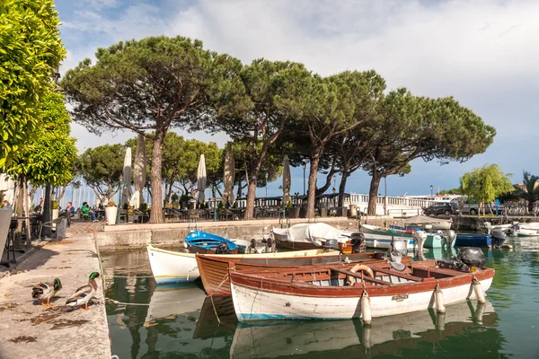 Barcos en el puerto, Lago de Garda — Foto de Stock