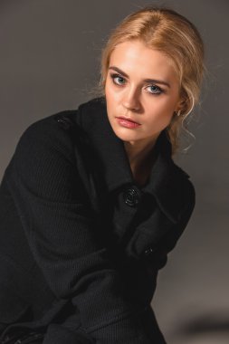 güzel sarışın kadın