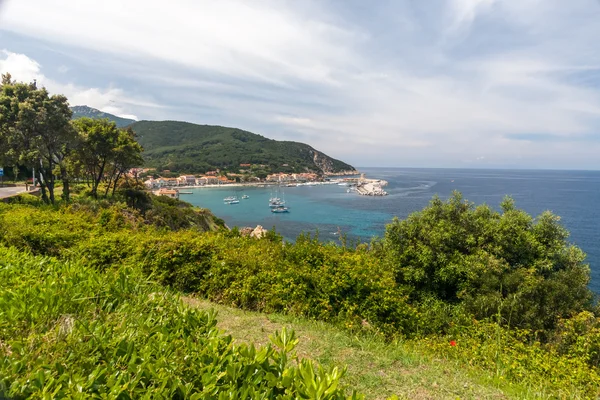 A aldeia de Marciana Marina. Ilha de Elba — Fotografia de Stock