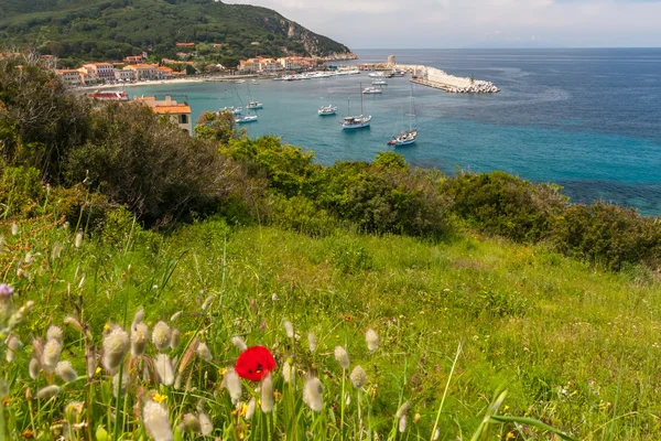 Het dorp van Marciana Marina. Eiland Elba — Stockfoto