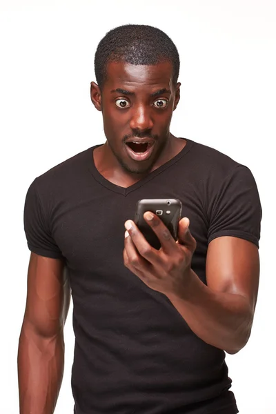 Portrait d'un homme africain parlant au téléphone — Photo