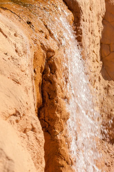 Waterval op een rots in Egypte — Stockfoto