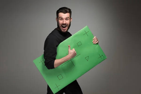 Yeşil paneli ile işadamı olarak gülümseyen adam — Stok fotoğraf