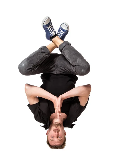 Jovem bonito homem fresco breakdancing no fundo branco — Fotografia de Stock