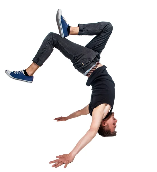 Pauze danser doen handstand tegen witte achtergrond — Stockfoto