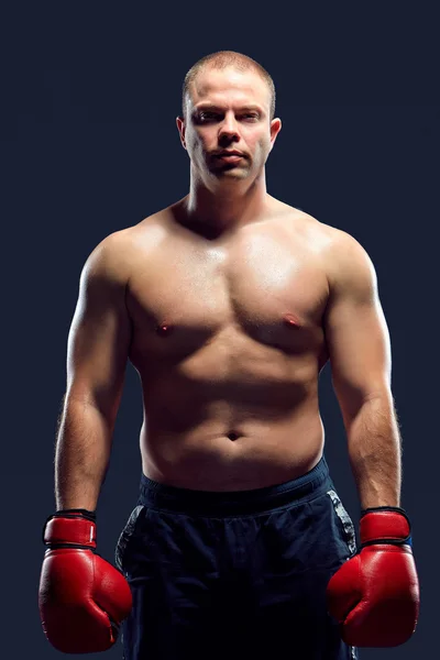 Hombre muscular - joven boxeador caucásico — Foto de Stock