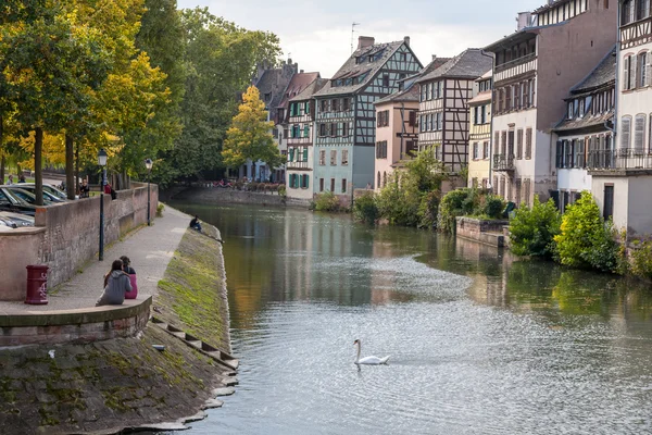 Straatsburg, water aquaduct in petite france gebied — Stockfoto