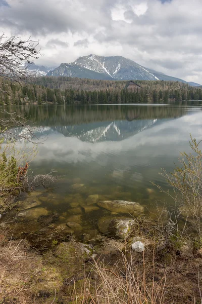 スロバキアのタトラの山湖 — ストック写真