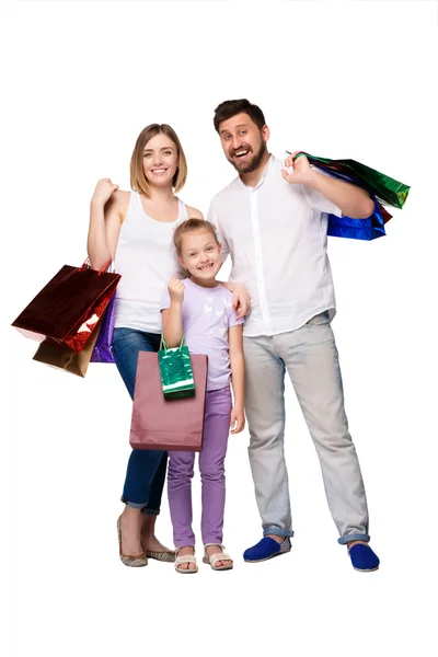 Famiglia felice con le borse della spesa in piedi in studio — Foto Stock