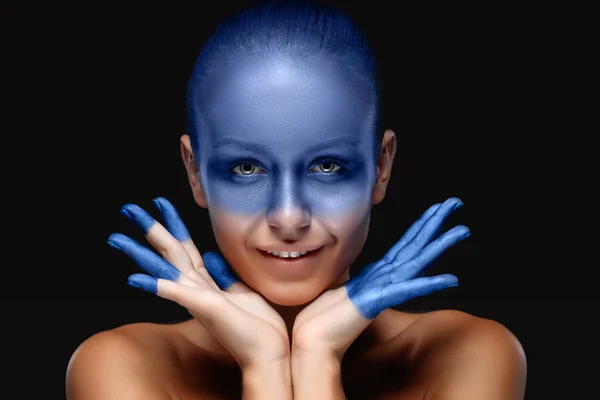 Portrait of a woman who is posing covered with blue paint — Stock Photo, Image