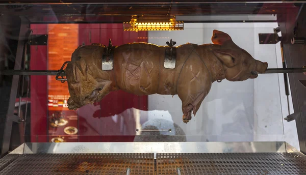 Roasted pig on the rack — Stock Photo, Image