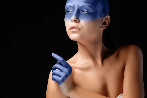 Portrait of a woman who is posing covered with blue paint — Stock Photo, Image