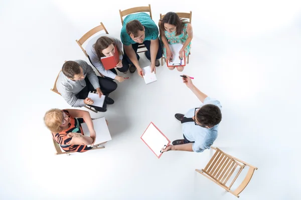 Groep van mensen uit het bedrijfsleven in een vergadering — Stockfoto