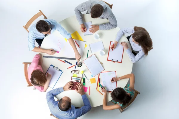 Visão superior da equipe de negócios no fundo do espaço de trabalho — Fotografia de Stock