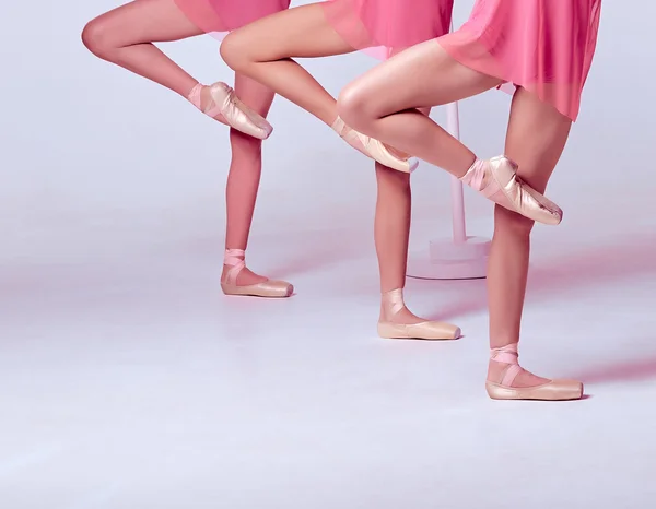 Ballerinas stretching on the bar — Stock Photo, Image