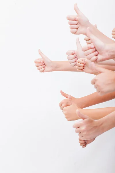 Las Manos Los Adolescentes Mostrando Signo Aprobación Fondo Blanco Copia — Foto de Stock