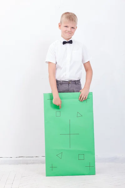 El niño sosteniendo una pancarta sobre fondo blanco —  Fotos de Stock