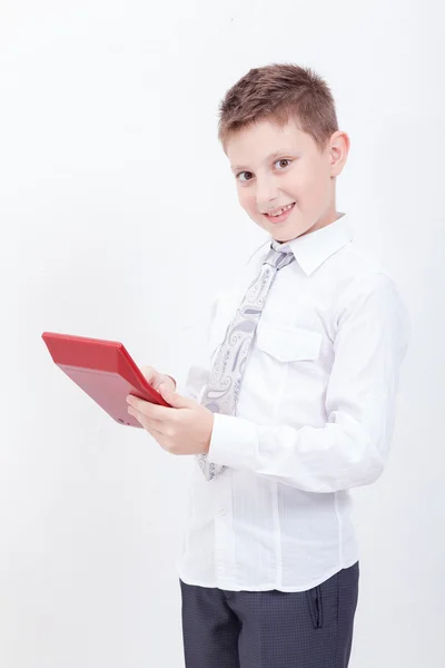 Portret van tiener jongen met Rekenmachine op witte achtergrond — Stockfoto