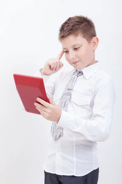 Portret van tiener jongen met Rekenmachine op witte achtergrond — Stockfoto