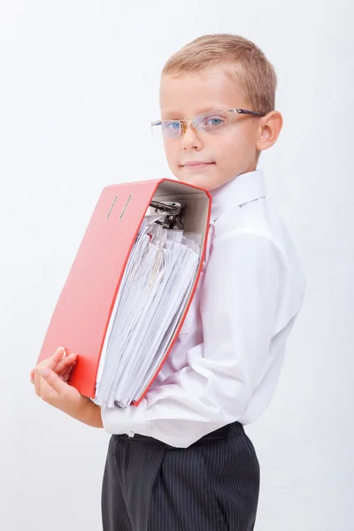 Der Junge mit den Ordnern — Stockfoto