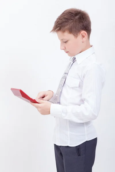 Portret van tiener jongen met Rekenmachine op witte achtergrond — Stockfoto