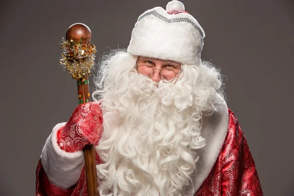 Happy Santa Claus camera kijken — Stockfoto