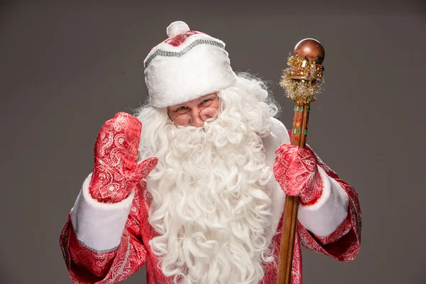Papai Noel feliz olhando para a câmera — Fotografia de Stock