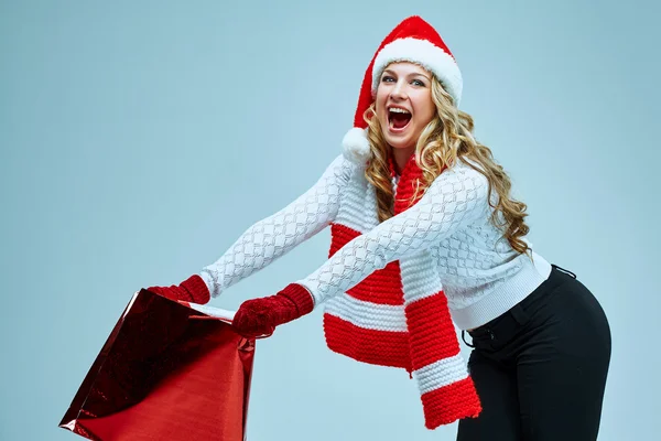 Krásná mladá žena v Santa Claus oblečení — Stock fotografie