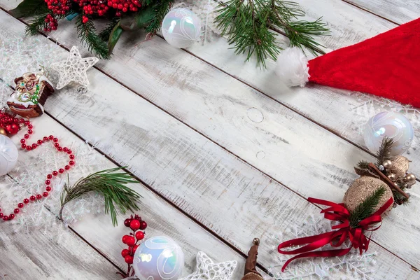 A mesa de madeira com decorações de Natal — Fotografia de Stock