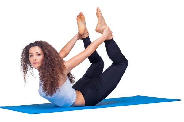 Plan studio d'une jeune femme en forme faisant des exercices de yoga . — Photo