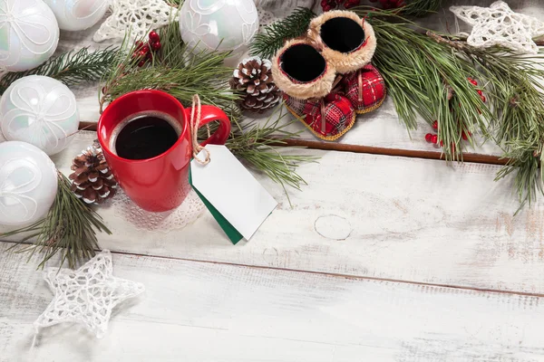 Die Tasse Kaffee auf dem Holztisch — Stockfoto