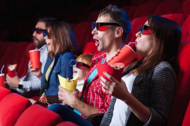 Sinemada insanların duygu