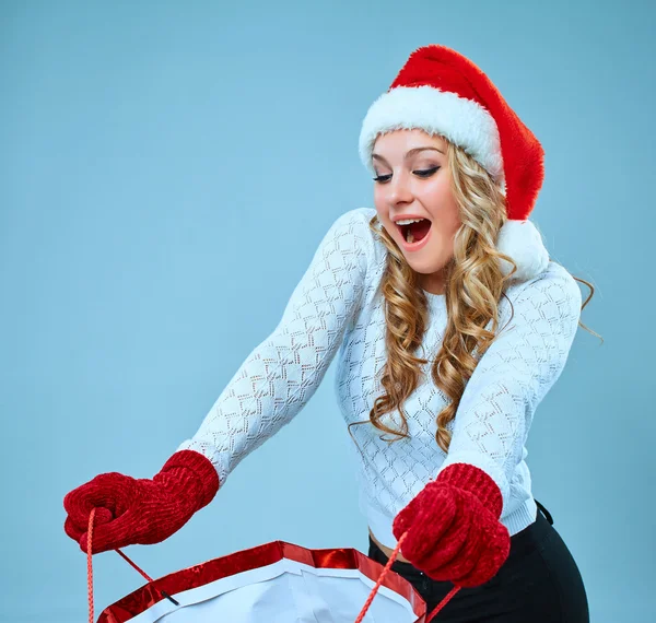 Krásná mladá žena v Santa Claus oblečení — Stock fotografie
