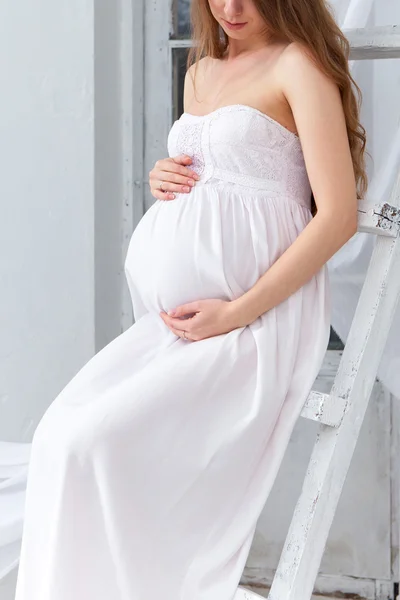 Genç hamile kadının portresi. — Stok fotoğraf