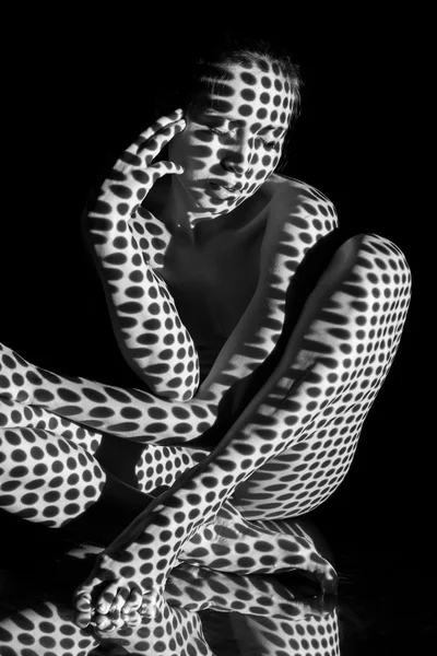 黒と白のパターンを持つ女性の体 — ストック写真